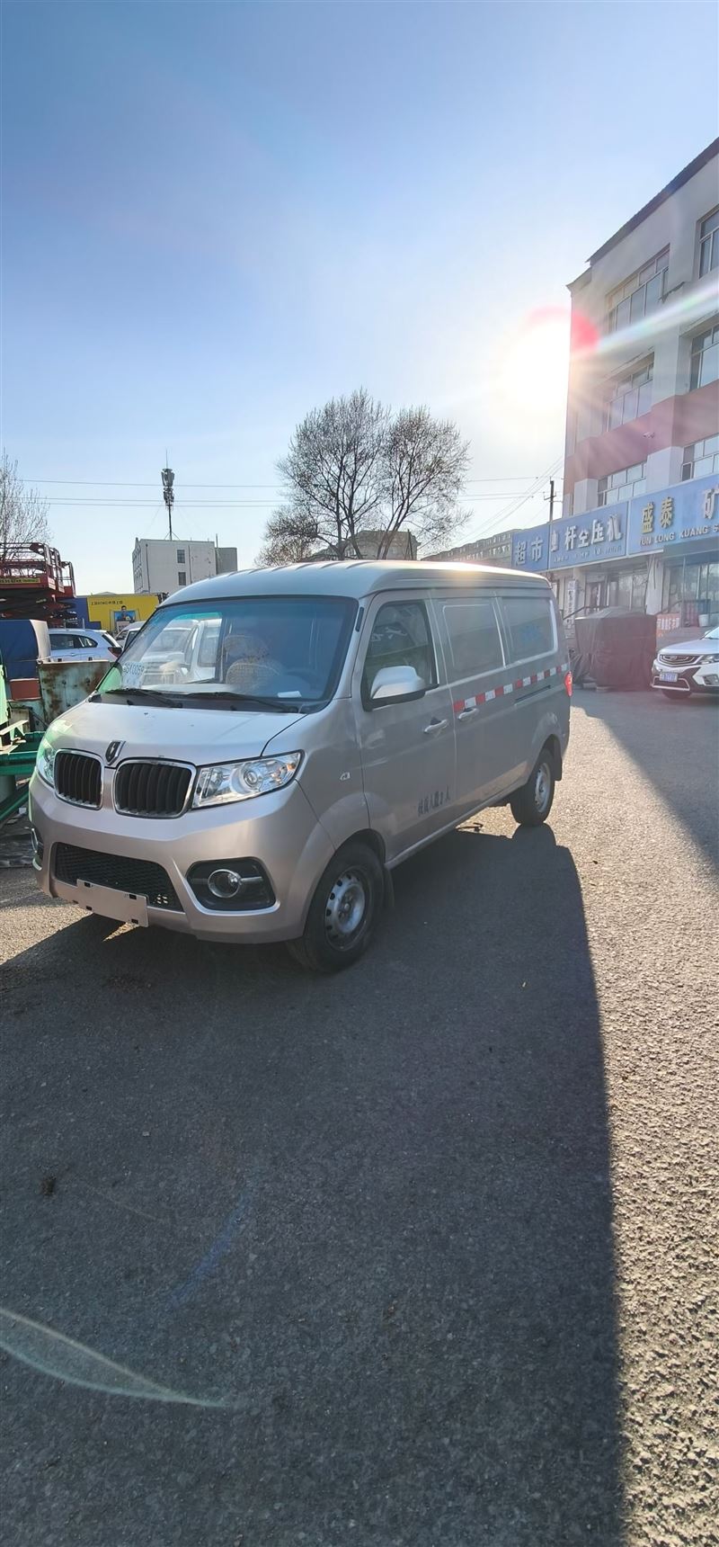 18年，箱式貨車，原漆沒有事故，拉貨送快遞不違規